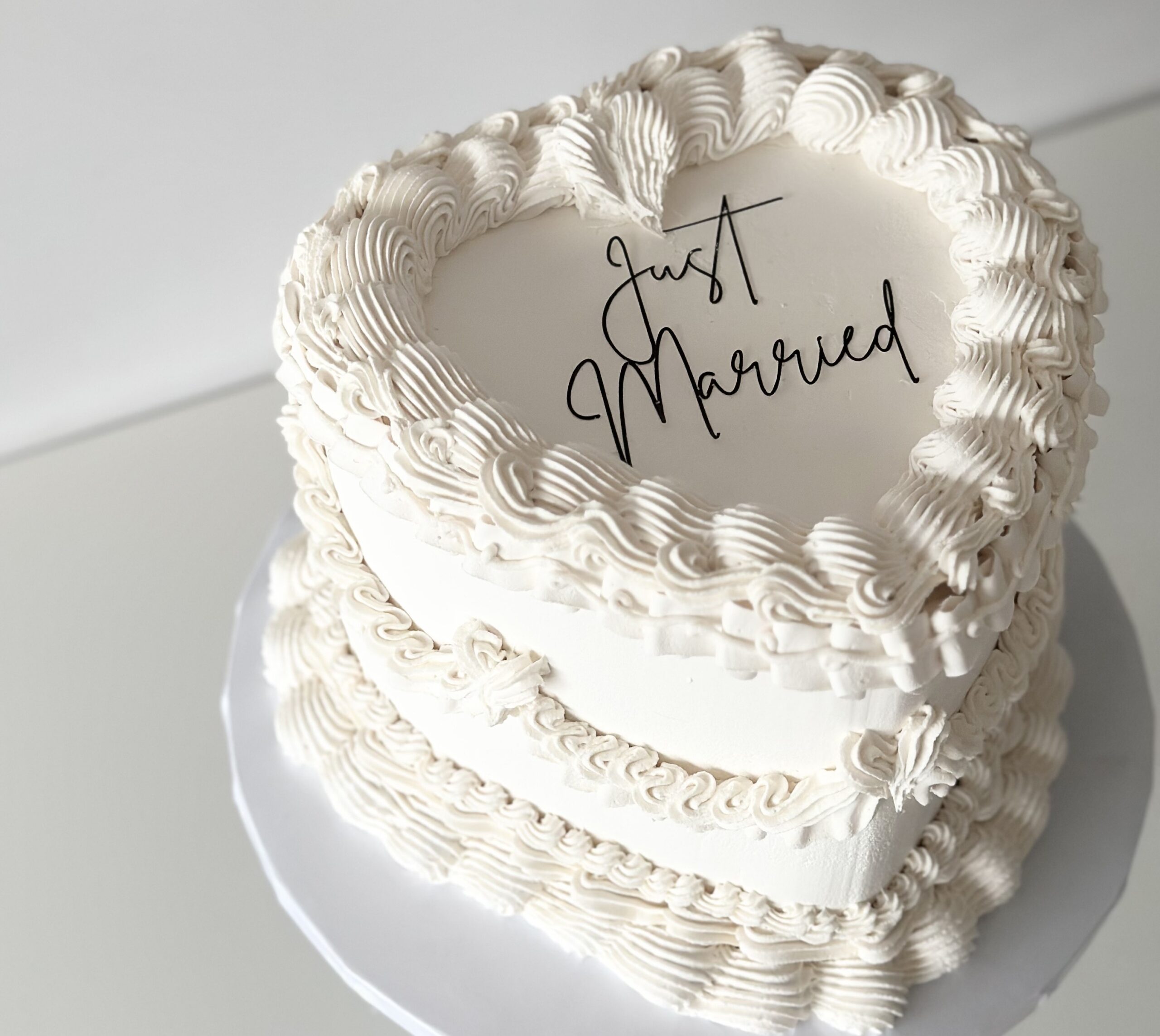 heart shaped Lambeth cake from Carly Cakes