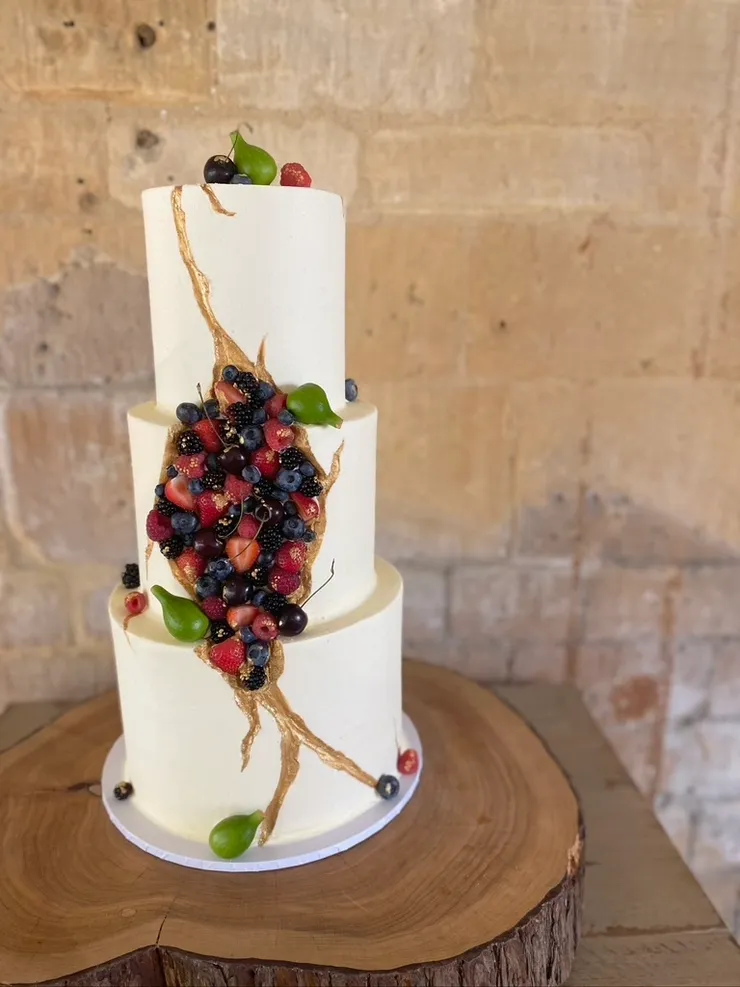Berry wedding cake by Fern & Rose