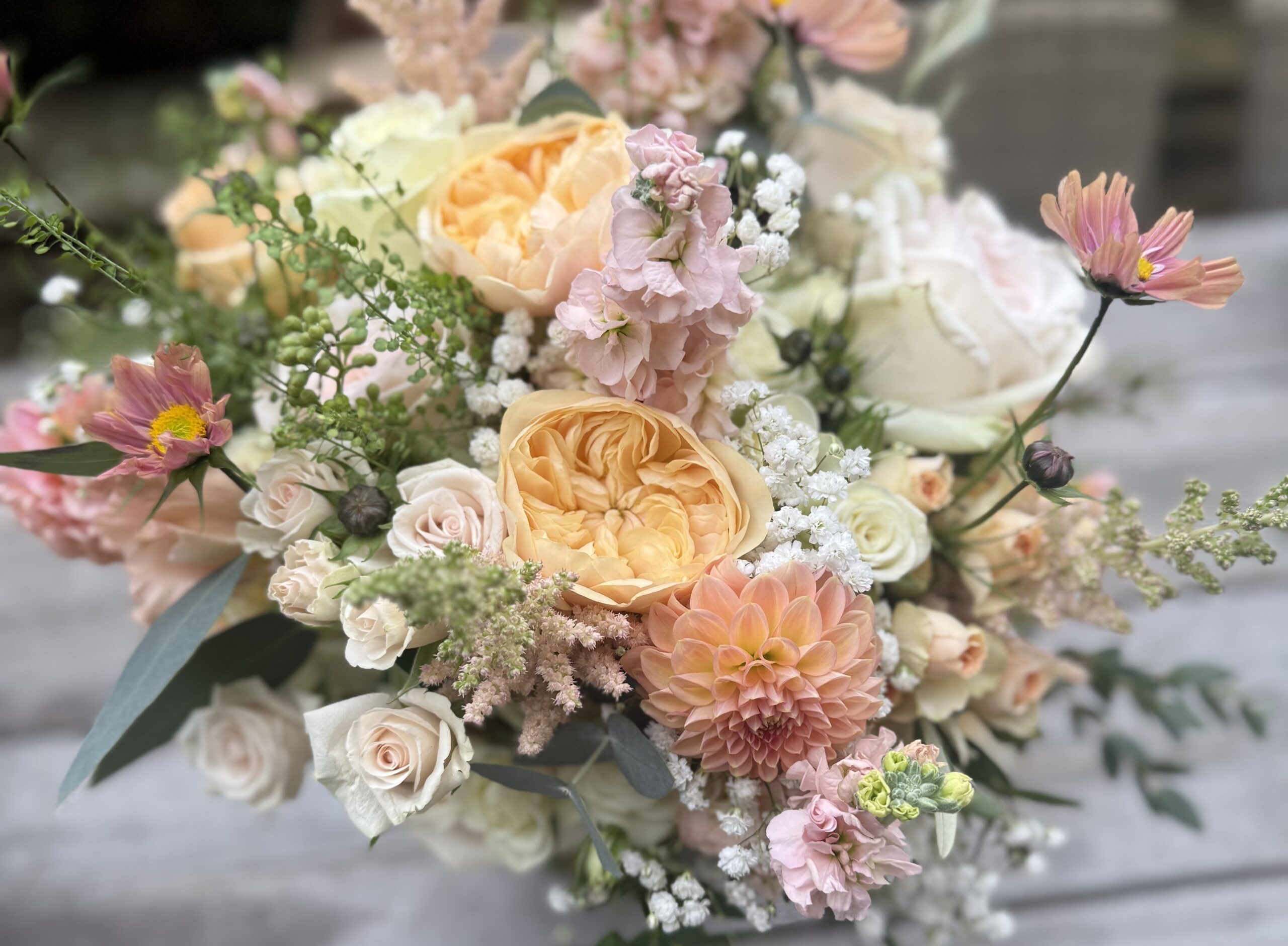 colour blocking wedding flower trend 2026