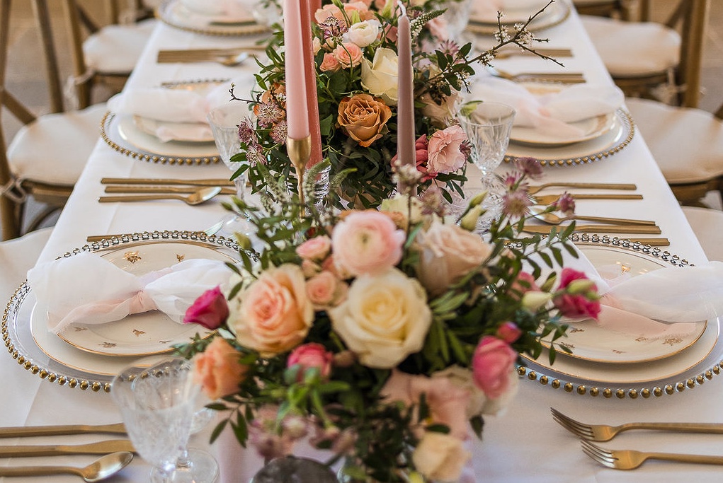 monochromatic wedding flower trend 2026